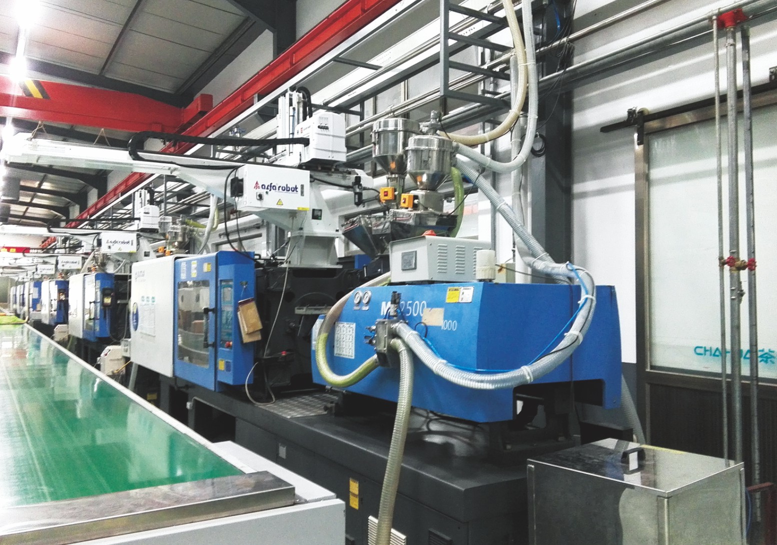 注塑機(jī)中央供料系統(tǒng)的優(yōu)缺點(diǎn)分析 注塑機(jī)中央供料系統(tǒng)的優(yōu)缺點(diǎn)分析